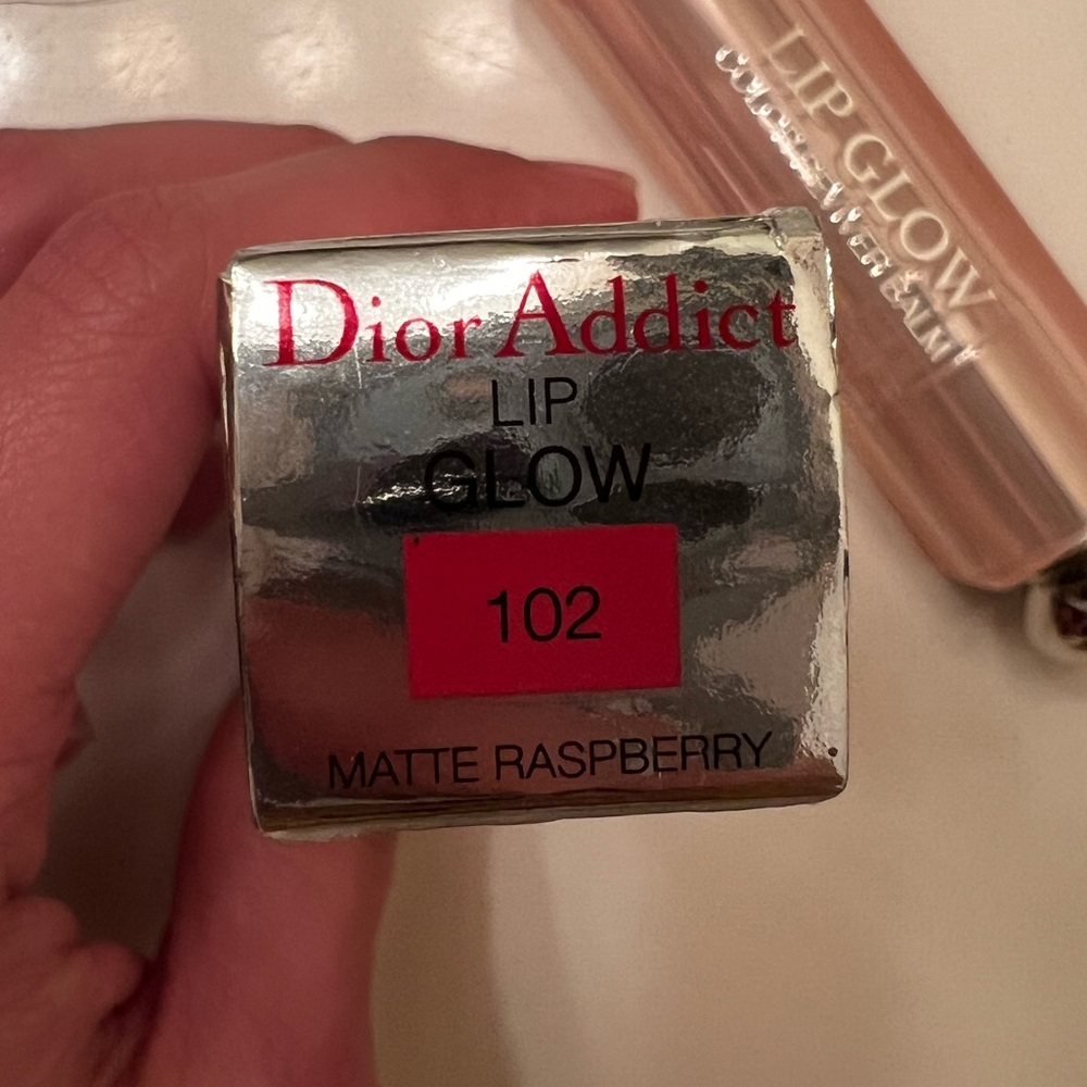DIOR ADDICT LIP GLOW COLOR AWAKENING
NOURISHING LIP BALM 102